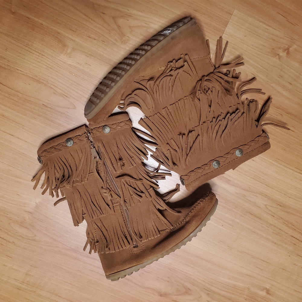 MINNETONKA KIDS BOOTS - Picture 2 of 8